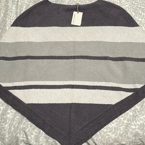 Barefoot Dreams one size plus poncho